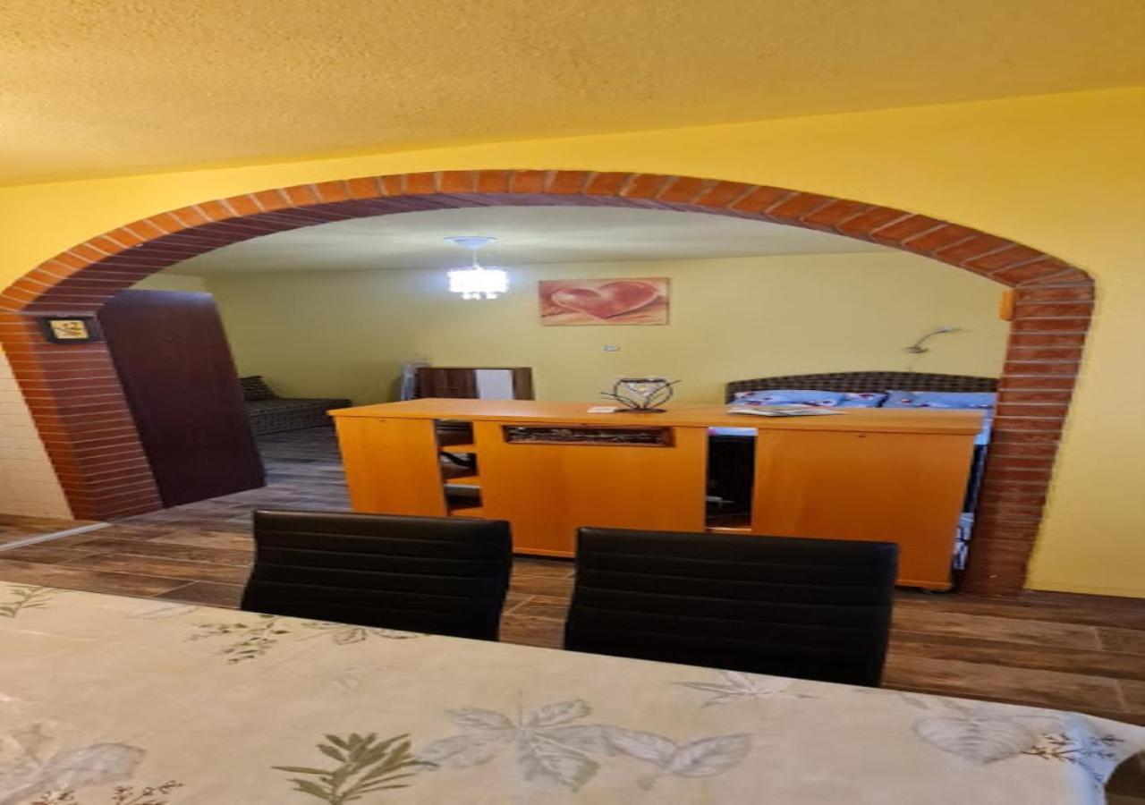 Oazis Apartman Harkány Buitenkant foto