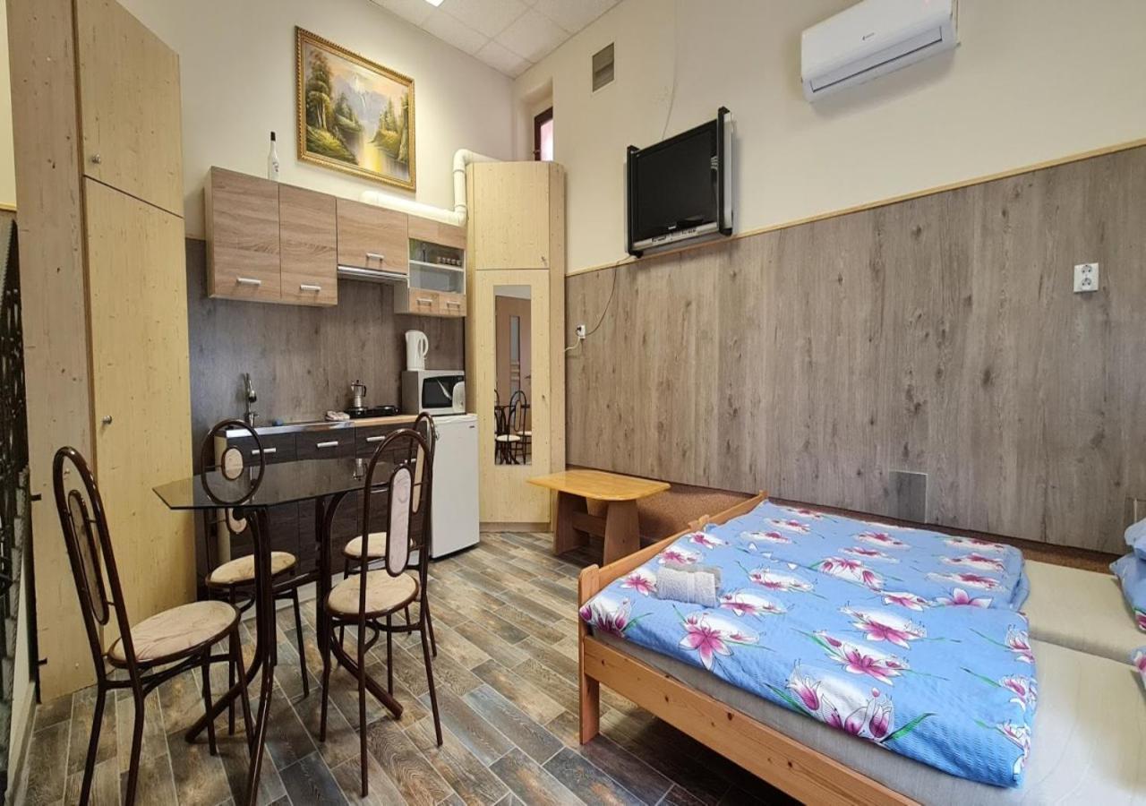Oazis Apartman Harkány Buitenkant foto