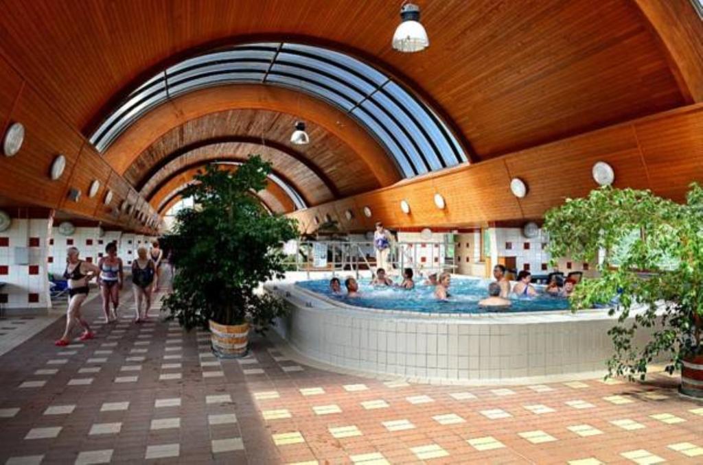 Oazis Apartman Harkány Buitenkant foto