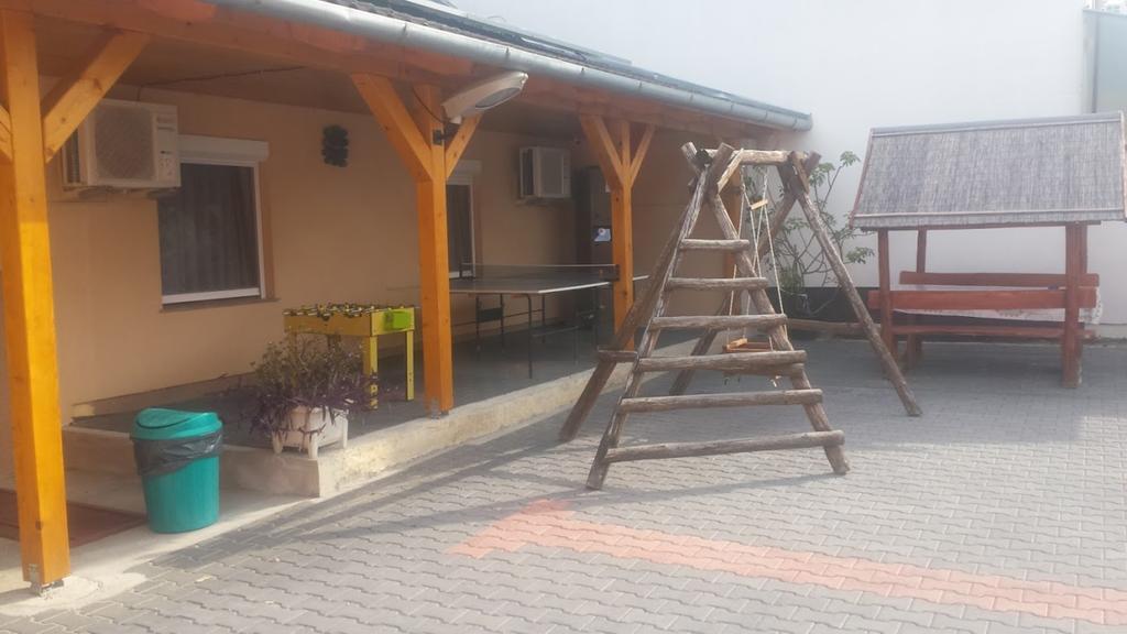 Oazis Apartman Harkány Buitenkant foto