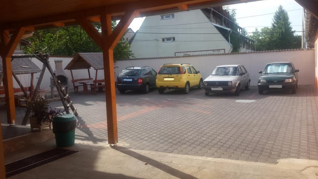 Oazis Apartman Harkány Buitenkant foto